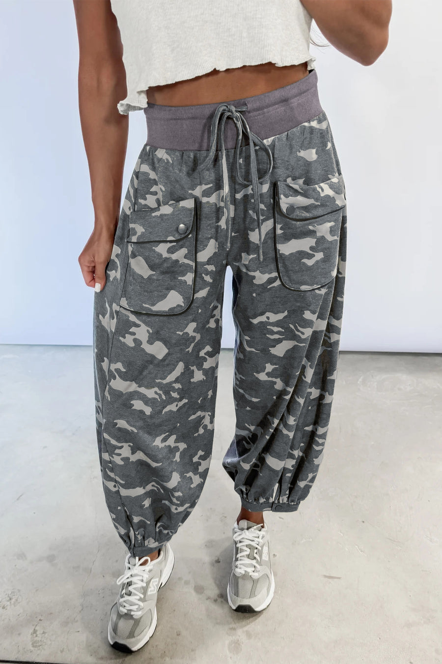 Camo Cargo Barrel Pants UK — close-up showing contrast waistband and drawstring detail — Fashionfitz