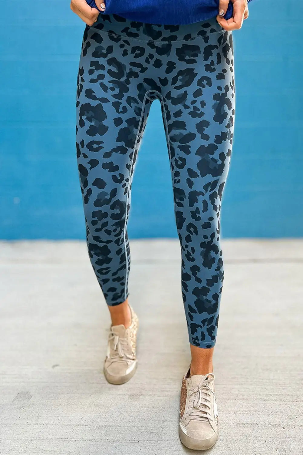 Gray classic leopard print active leggings - blue / s /