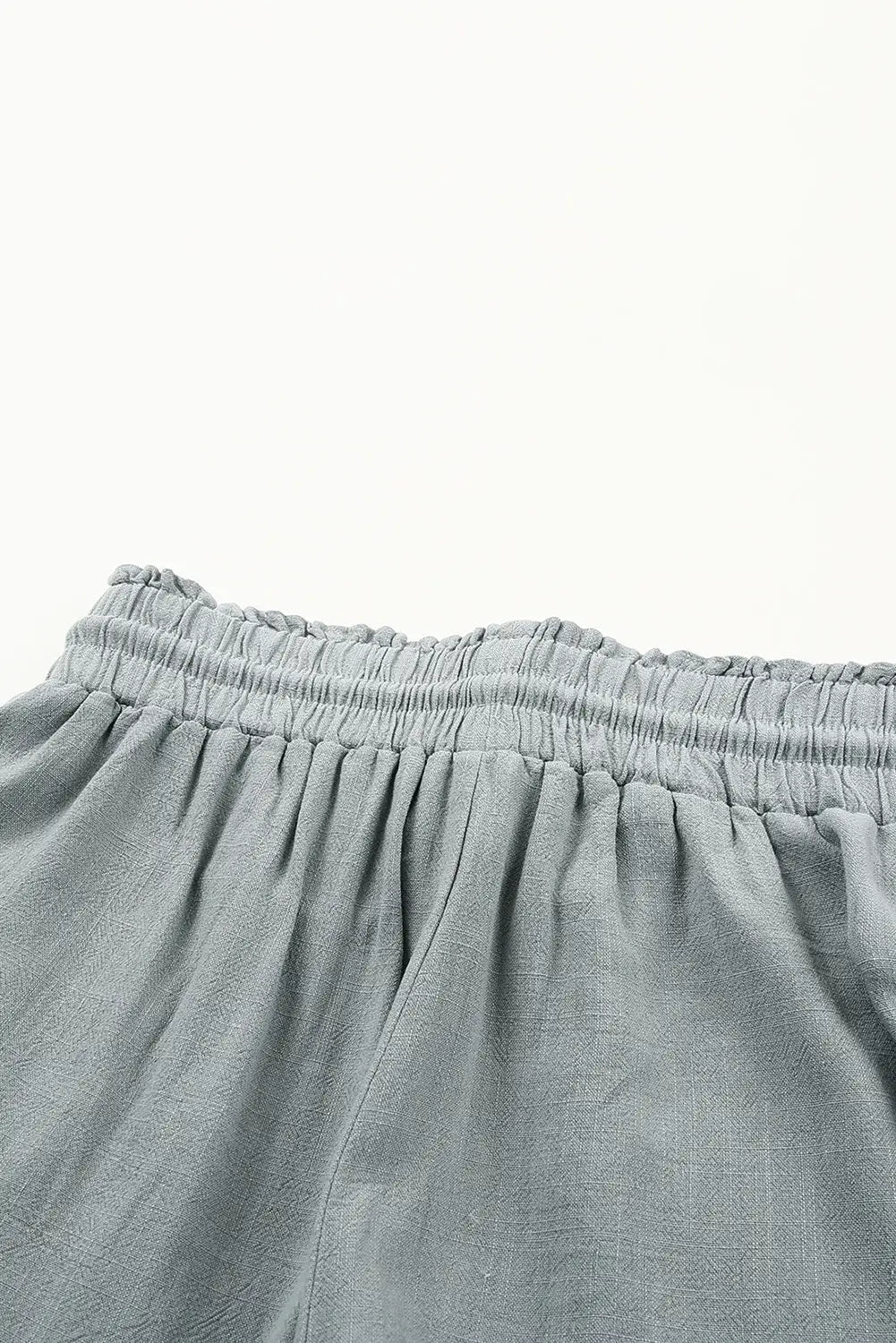 Gray drawstring frayed edge pocketed shorts