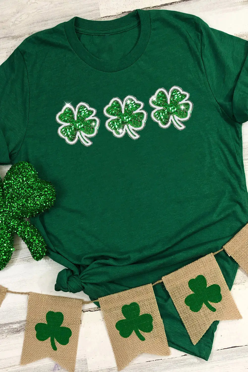 Green st patrick clover patch sequin graphic t-shirt - s / 62% polyester + 32% cotton + 6% elastane - t-shirts
