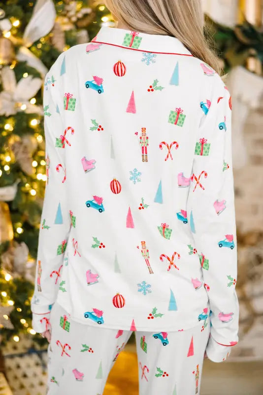 Get cozy with holly jolly pajama set - perfect holiday gift!