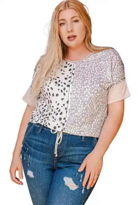 Model wearing Khaki Plus Size Leopard Print Colorblock V Neck T Shirt with high-waisted ripped jeans for a trendy casual look.