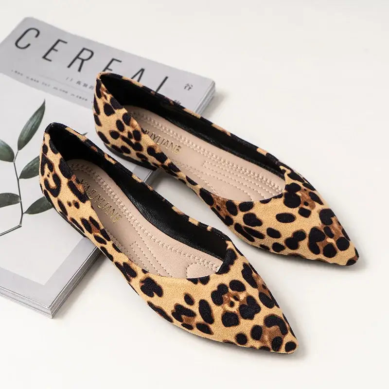 Leopard pointed toe flats - camel / 4.5