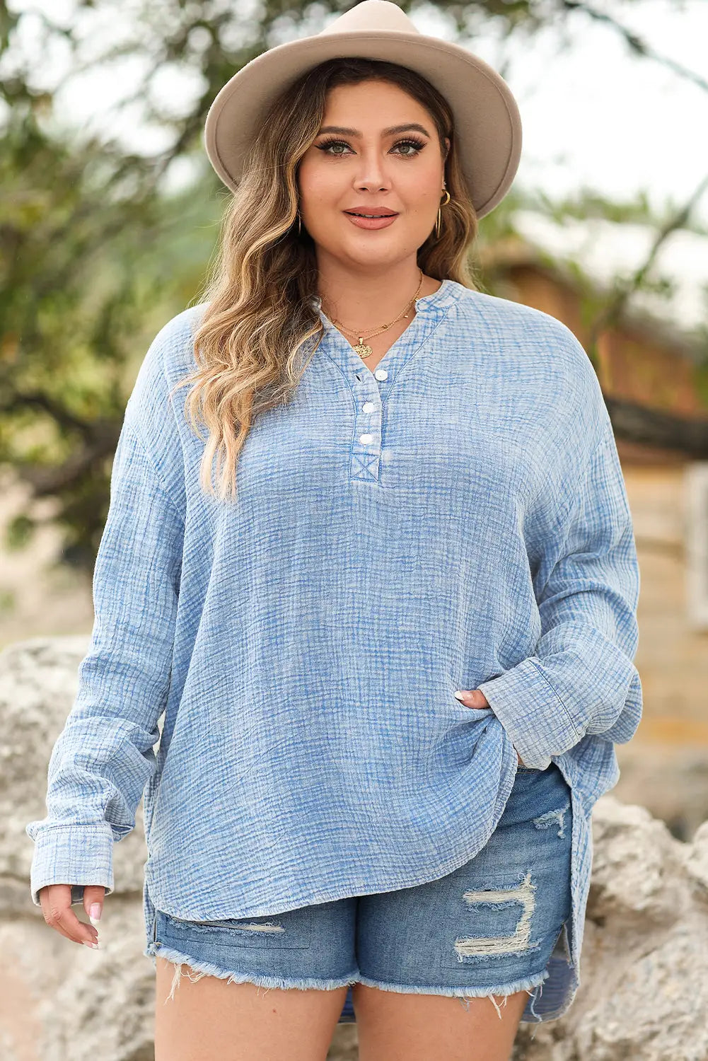 Light blue plus size split neck buttons crinkled blouse - 1x / 100% cotton