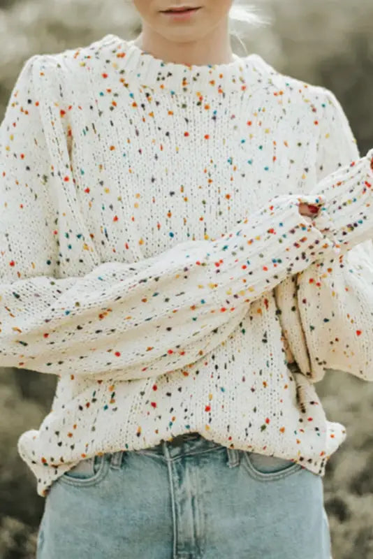 Light french beige cable knit sweater with colorful dots for a relax relax stylish look