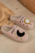 Light Pink Moon & Clock Pattern Fuzzy Home Slippers - Fashionfitz