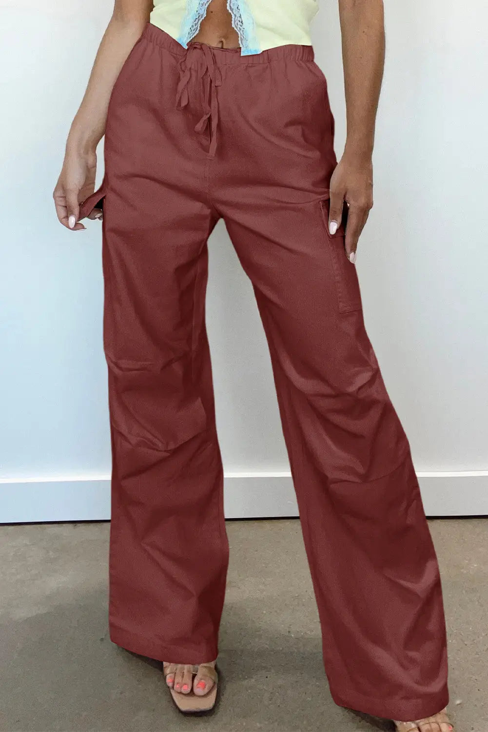 Mineral red solid color drawstring waist wide leg cargo pants - s