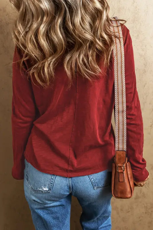 Red sandalwood v neck center seam long sleeve tee - tops