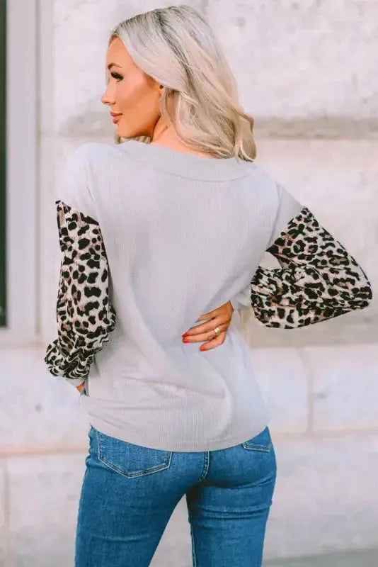 Red Wild Leopard Contrast Sleeve Colorblock Waffle Knit Top - Fashionfitz