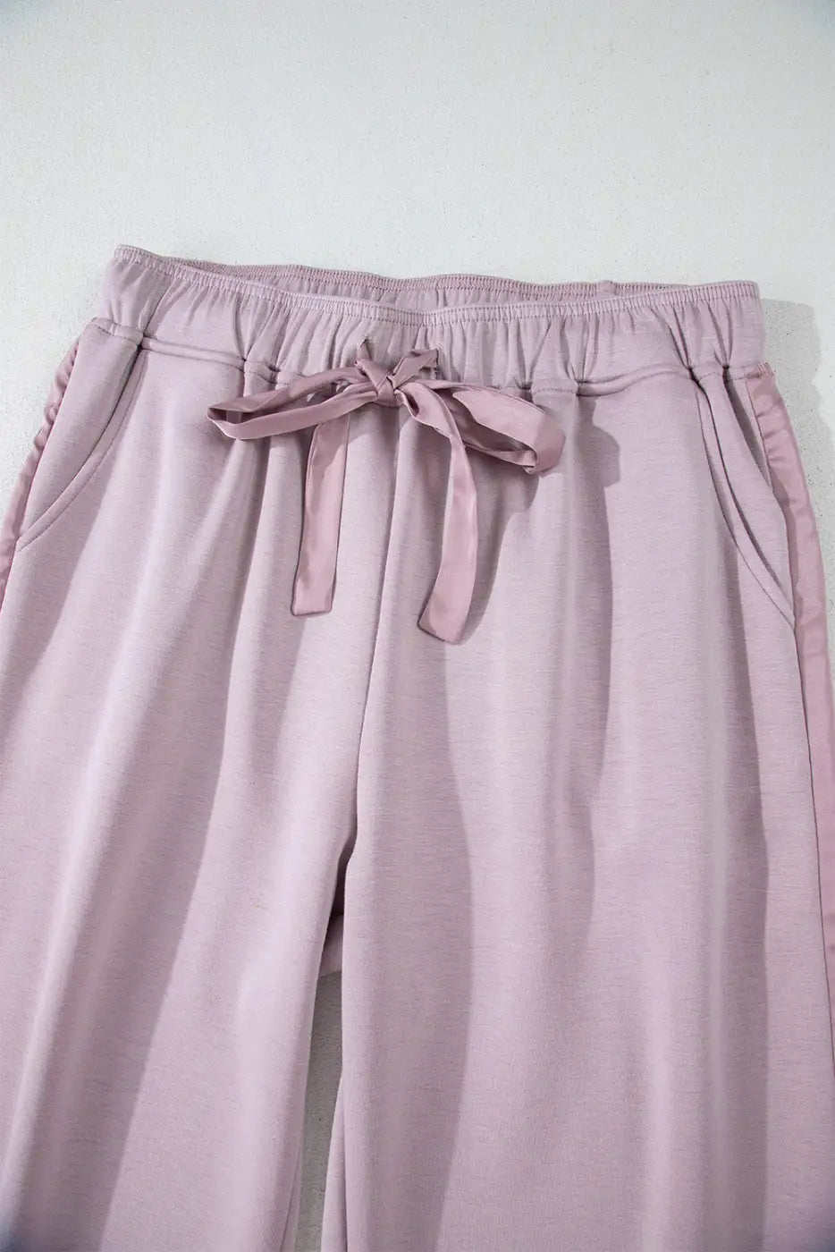 Satin-stripe high-waist pants | elegant & comfortable