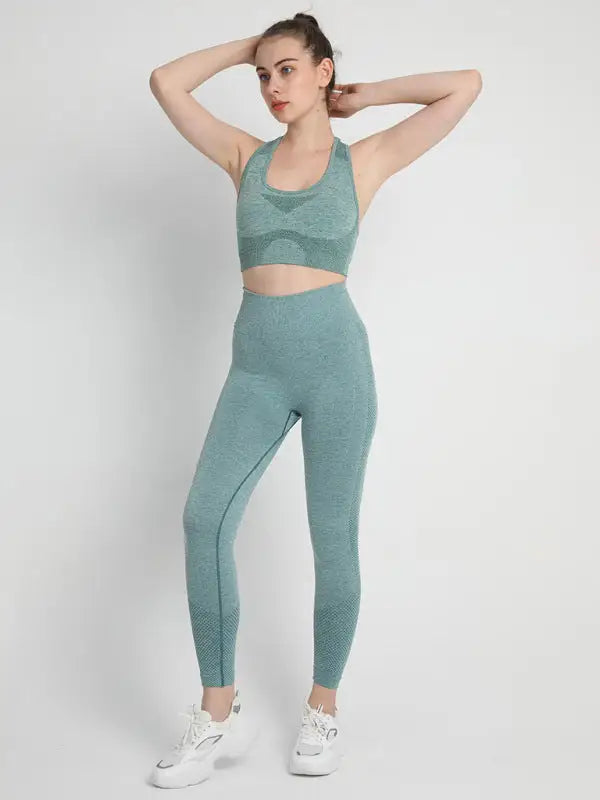 Seamless hip trousers racerback bra sports set - green / s - activewear leggings sets