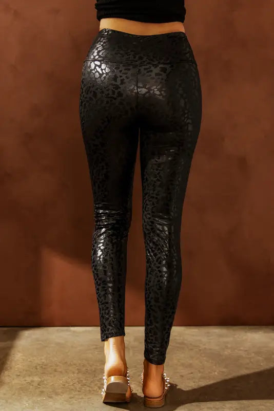 Shiny leopard textured leggings - black