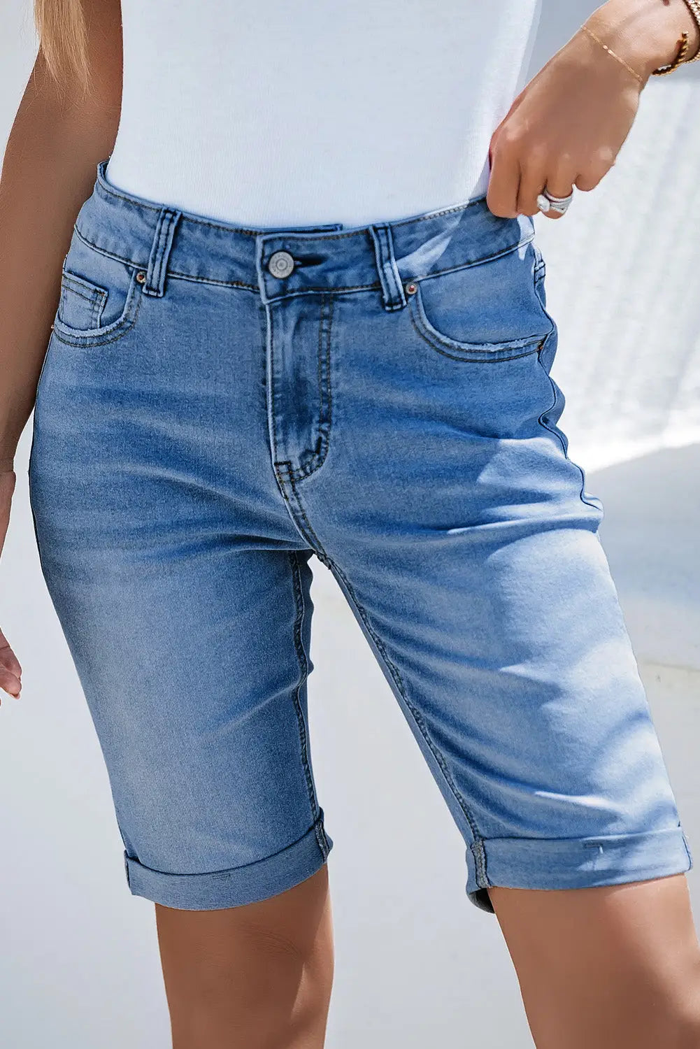 Sky blue acid wash roll-up edge bermuda short jeans - 6 / 70% cotton + 28.5% polyester + 1.5% elastane - denim shorts