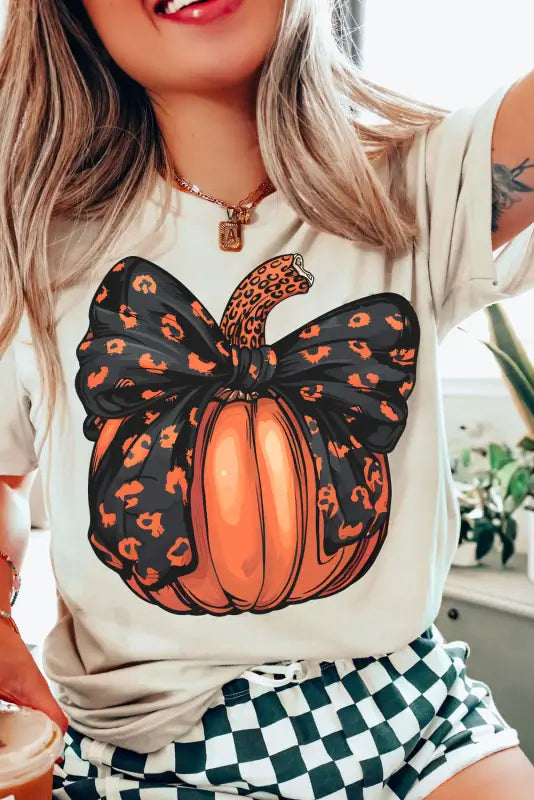 Spooky chic pumpkin bow t-shirt | fashionfitz women’s wear