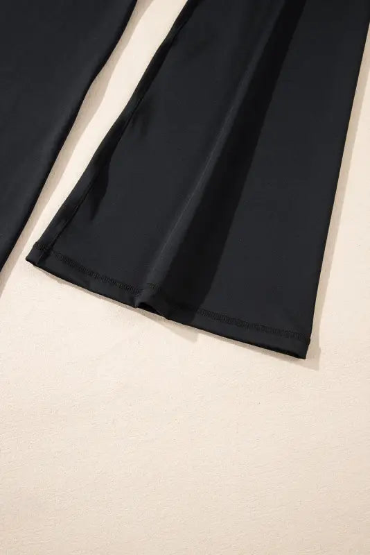 V-curve black flared leggings