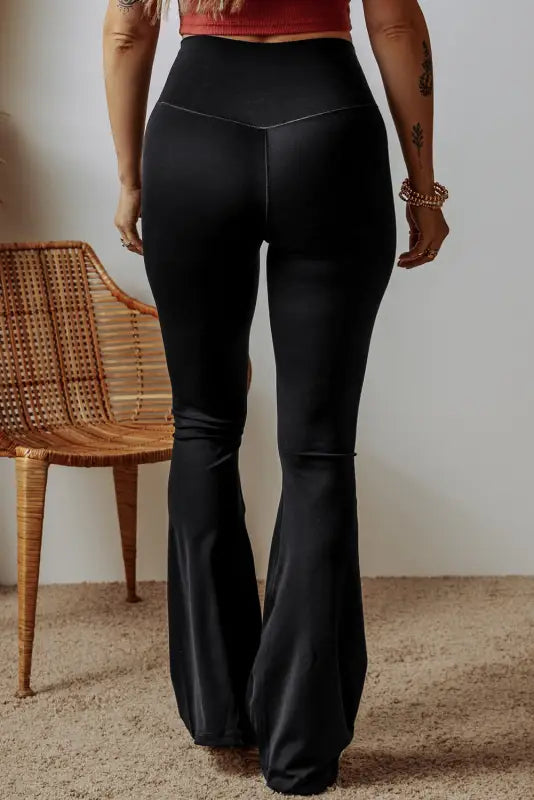 V-curve black flared leggings