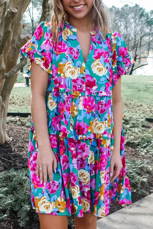 Colorful floral print short-sleeve verde flora dress with tiered skirt for a relax relax vibe