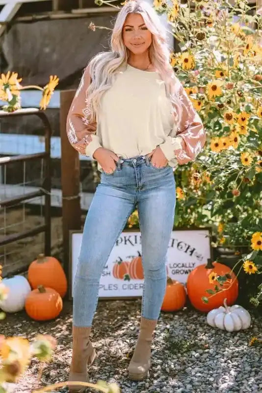 Western Print Patch Long Sleeve Top styled with skinny jeans and boots, ideal for autumn outings and pumpkin patch visits.