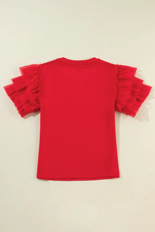 Whimsical wave blouse: red t-shirt with ruffled tulle sleeves for a relax relax style