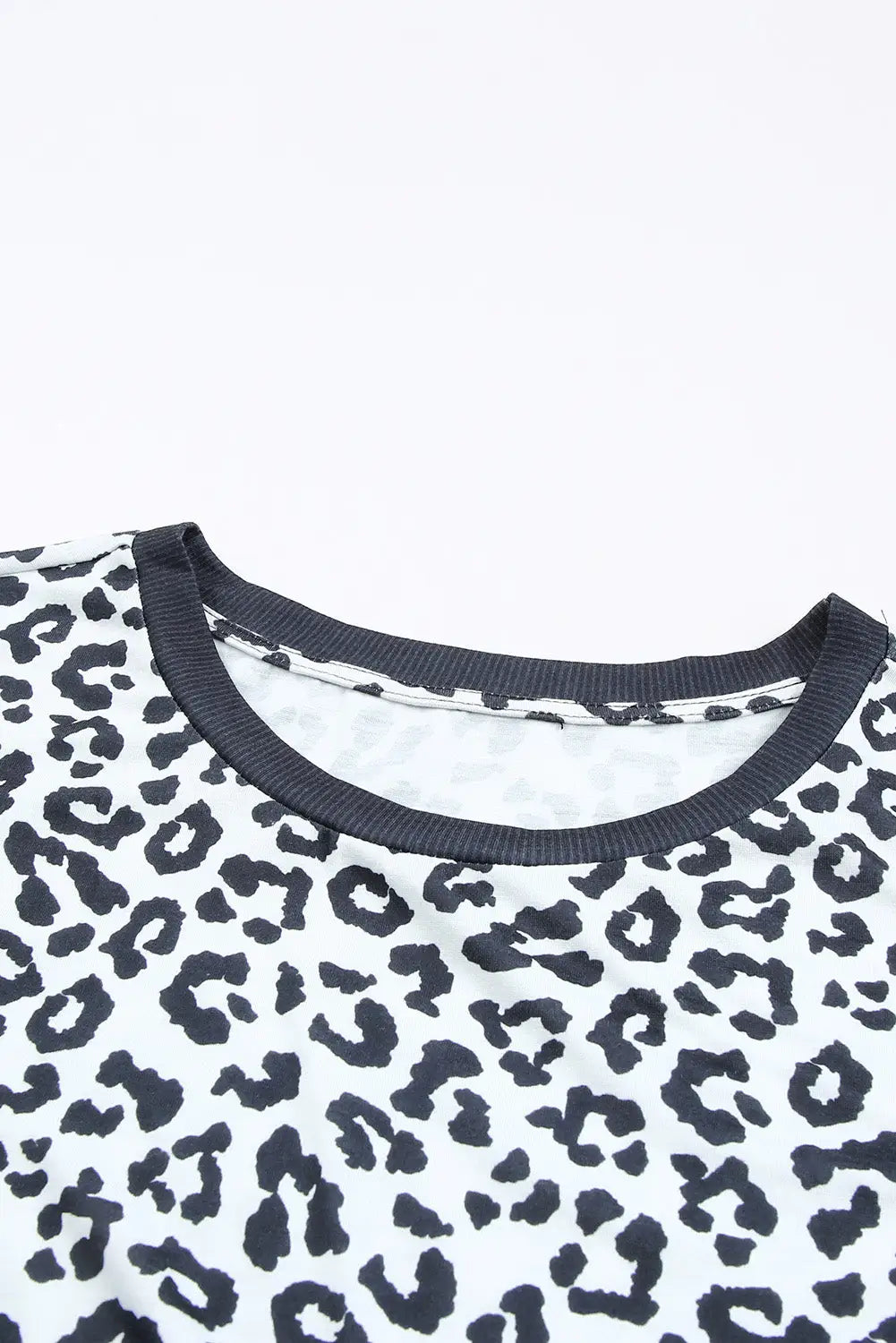 White camouflage print round neck t-shirt with slits - 5x / 95% polyester + 5% spandex - plus size