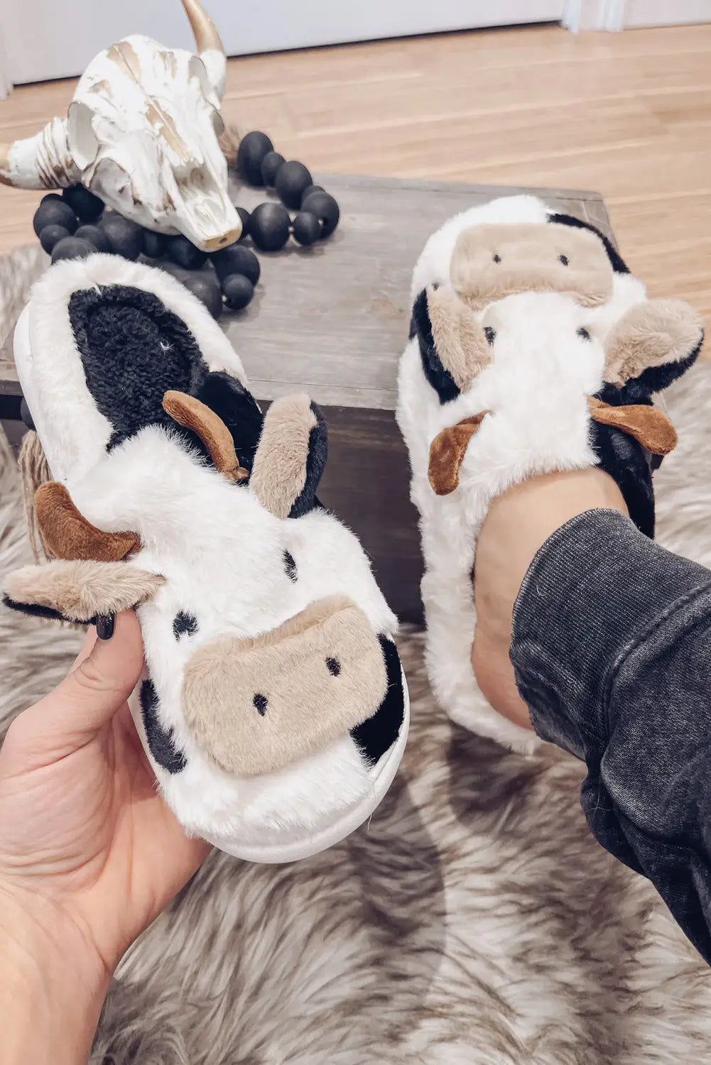 White cartoon animal cow plush slippers - 37 / 91% polyester + 9% spandex