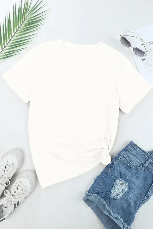 White casual plain crew neck t-shirt with short sleeves, perfect for a relax relax day