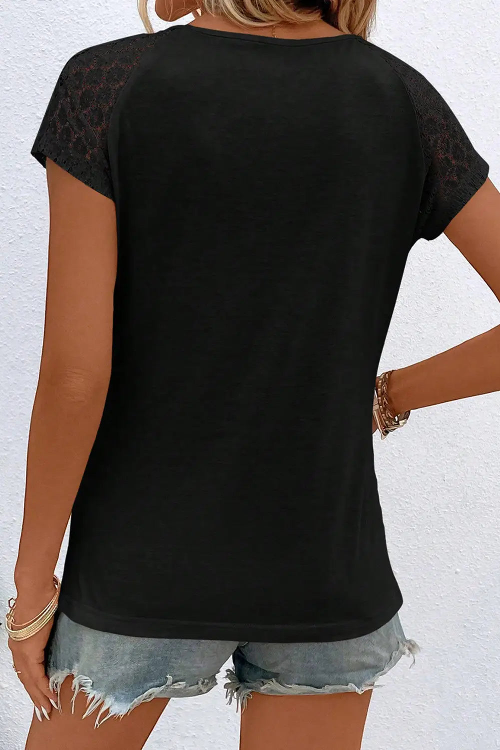 White contrast lace sleeve keyhole decor top - t-shirts