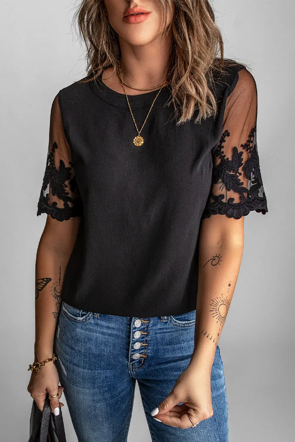 White floral lace sleeve patchwork top - black / s / 100% polyester - t-shirts