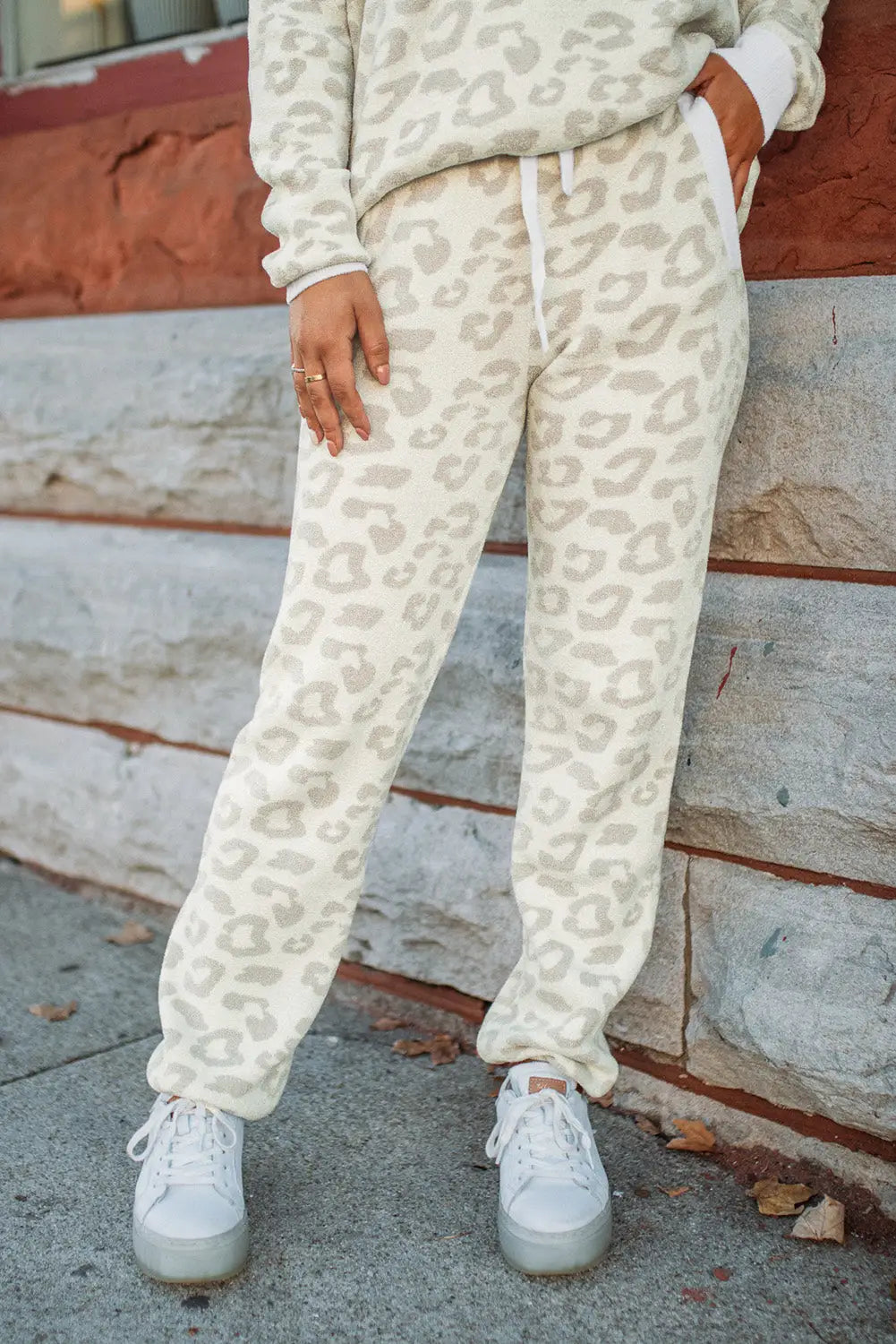 White leopard pullover and drawstring pants lounge set - sets