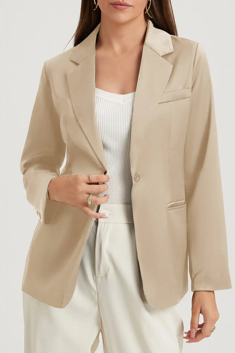 White pocketed single button lapel neck blazer - outerwear
