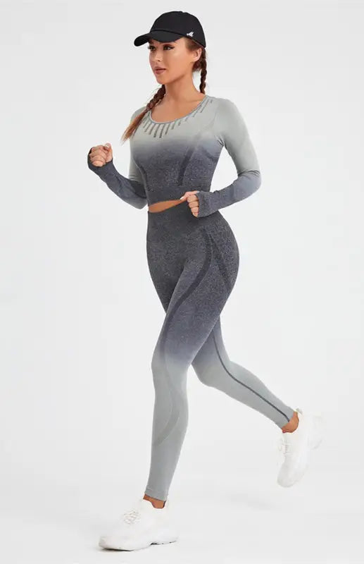 Women’s long sleeve gradient yoga set - black / s - activewear leggings sets